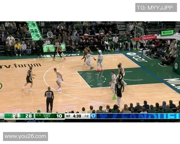 凯尔特人雄鹿对决再掀波澜NBA季后赛精彩对抗引发球迷热议